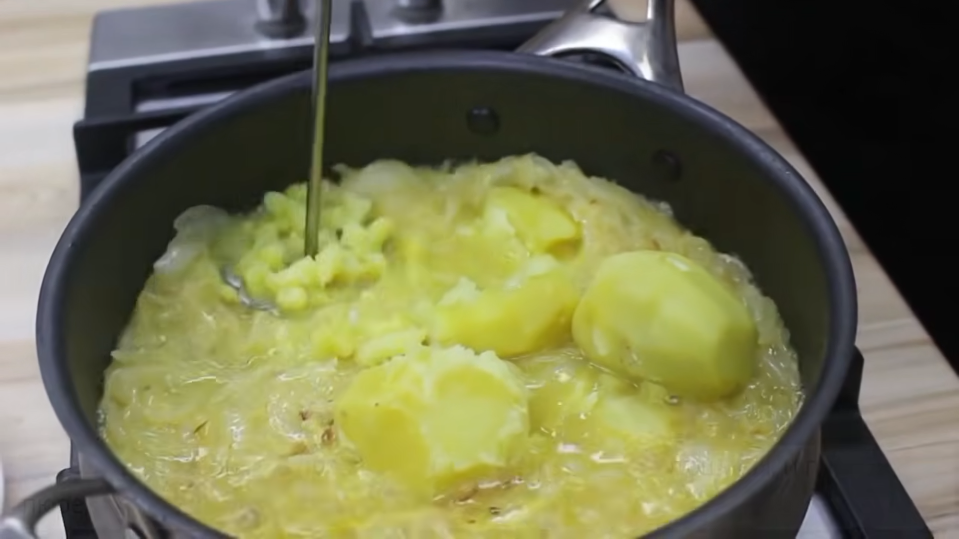 Шаг 3: Мнем картошку